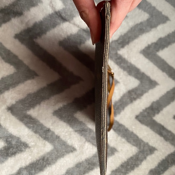 Louis Vuitton Neverfull MM - Picture 12 of 16